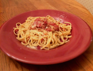 Tomato-dressed linguine